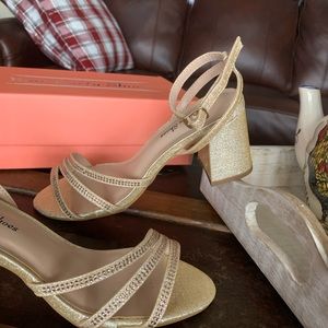 Your party wedding shoes size 7 gold